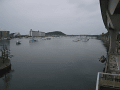 駅の下の海